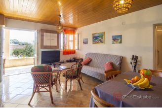020 2031 139 Ciovo House in the second row to the sea for sale
