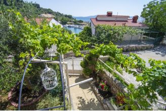 020 2031 139 Ciovo House in the second row to the sea for sale