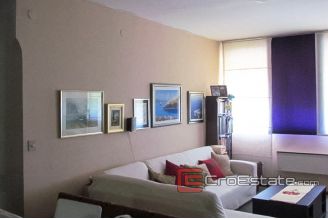 09 4285 30 Split apartment for sale