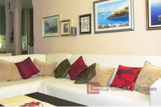 09 4285 30 Split apartment for sale