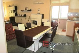 09 4285 30 Split apartment for sale