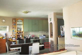 09 4285 30 Split apartment for sale