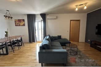 011 2045 39 Split Pazdigrad Two bedroom apartment for rent