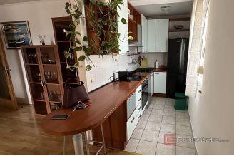 011 2045 39 Split Pazdigrad Two bedroom apartment for rent