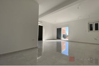 016 2044 31 Marina Apartments in a new building with a sea view for sale