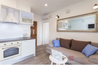 014 2038 86 Makarska Stone house in the first row to the sea for sale