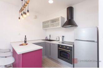 014 2038 86 Makarska Stone house in the first row to the sea for sale