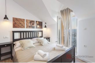 014 2038 86 Makarska Stone house in the first row to the sea for sale