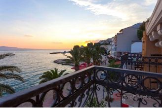 014 2038 86 Makarska Stone house in the first row to the sea for sale