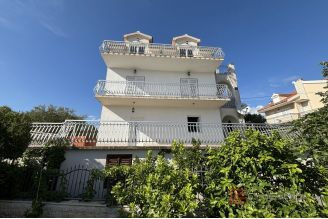 016 2022 422 Trogir Spacious house with a sea view for sale