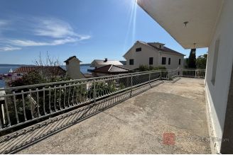 016 2022 422 Trogir Spacious house with a sea view for sale