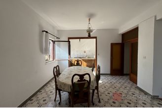016 2022 422 Trogir Spacious house with a sea view for sale