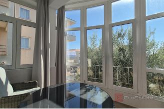 011 2047 25 Makarska Modern apartment with garage for sale