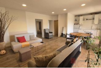 011 2047 25 Makarska Modern apartment with garage for sale