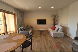 011 2047 25 Makarska Modern apartment with garage for sale