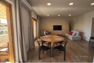 011 2047 25 Makarska Modern apartment with garage for sale