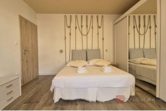 011 2047 25 Makarska Modern apartment with garage for sale