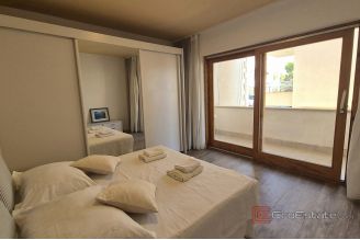 011 2047 25 Makarska Modern apartment with garage for sale