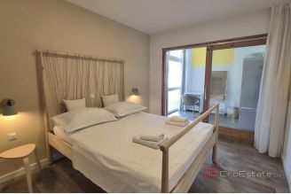 011 2047 25 Makarska Modern apartment with garage for sale