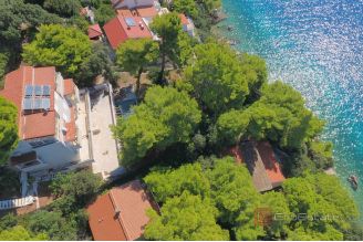 017 2021 393 Omis Apartment house in the first row to the sea sale