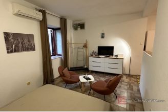 007 2045 41 Split city Newly renovated studio apartment for sale