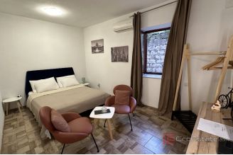 007 2045 41 Split city Newly renovated studio apartment for sale