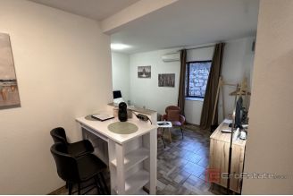 007 2045 41 Split city Newly renovated studio apartment for sale