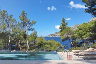 004 2022 424 Island of Hvar Villa in the first row to the sea for sale