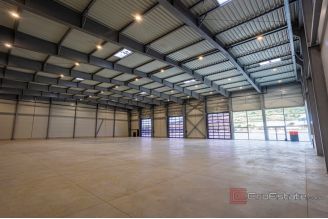 010 Kaštela Commercia office space in the economic zone for rent