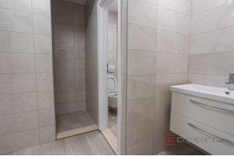 010 Kaštela Commercia office space in the economic zone for rent