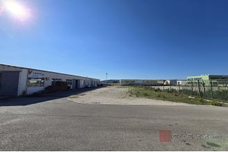 003 2031 143 Kaštela Building land with storage for sale