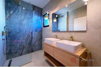 020 2031 144 near split modern villa with pool for sale