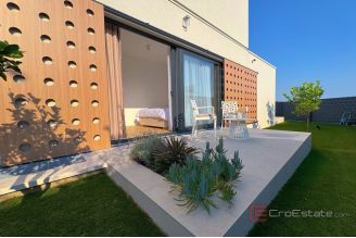 020 2031 144 near split modern villa with pool for sale