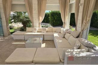 019 2036 112 Trogir Stone house with pool for sale