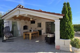 019 2036 112 Trogir Stone house with pool for sale
