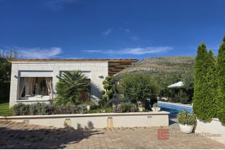 019 2036 112 Trogir Stone house with pool for sale