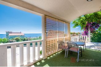 020 2031 147 Family house with an open sea view for sale