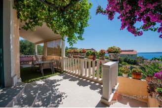 020 2031 147 Family house with an open sea view for sale