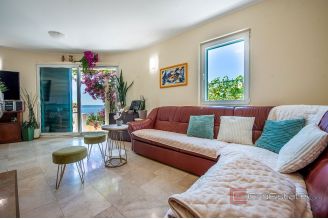 020 2031 147 Family house with an open sea view for sale