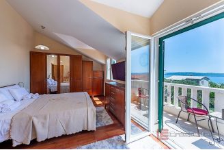 020 2031 147 Family house with an open sea view for sale