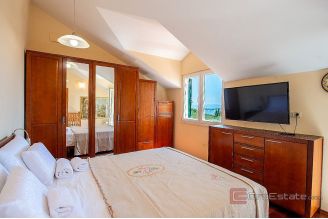 020 2031 147 Family house with an open sea view for sale