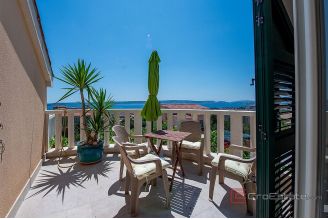 020 2031 147 Family house with an open sea view for sale