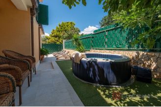 020 2031 147 Family house with an open sea view for sale