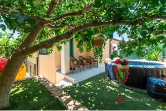 020 2031 147 Family house with an open sea view for sale