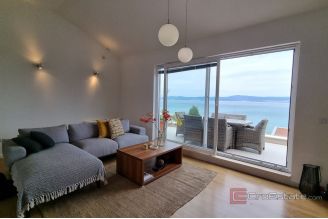 007 2041 85 Island of Brac Apartment house in the second row to the sea for sale