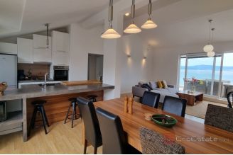 007 2041 85 Island of Brac Apartment house in the second row to the sea for sale