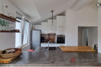 007 2041 85 Island of Brac Apartment house in the second row to the sea for sale