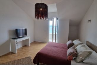 007 2041 85 Island of Brac Apartment house in the second row to the sea for sale