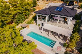 018 2044 33 Korcula Luxury villa in the first row to the sea for sale