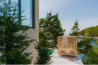 018 2044 33 Korcula Luxury villa in the first row to the sea for sale